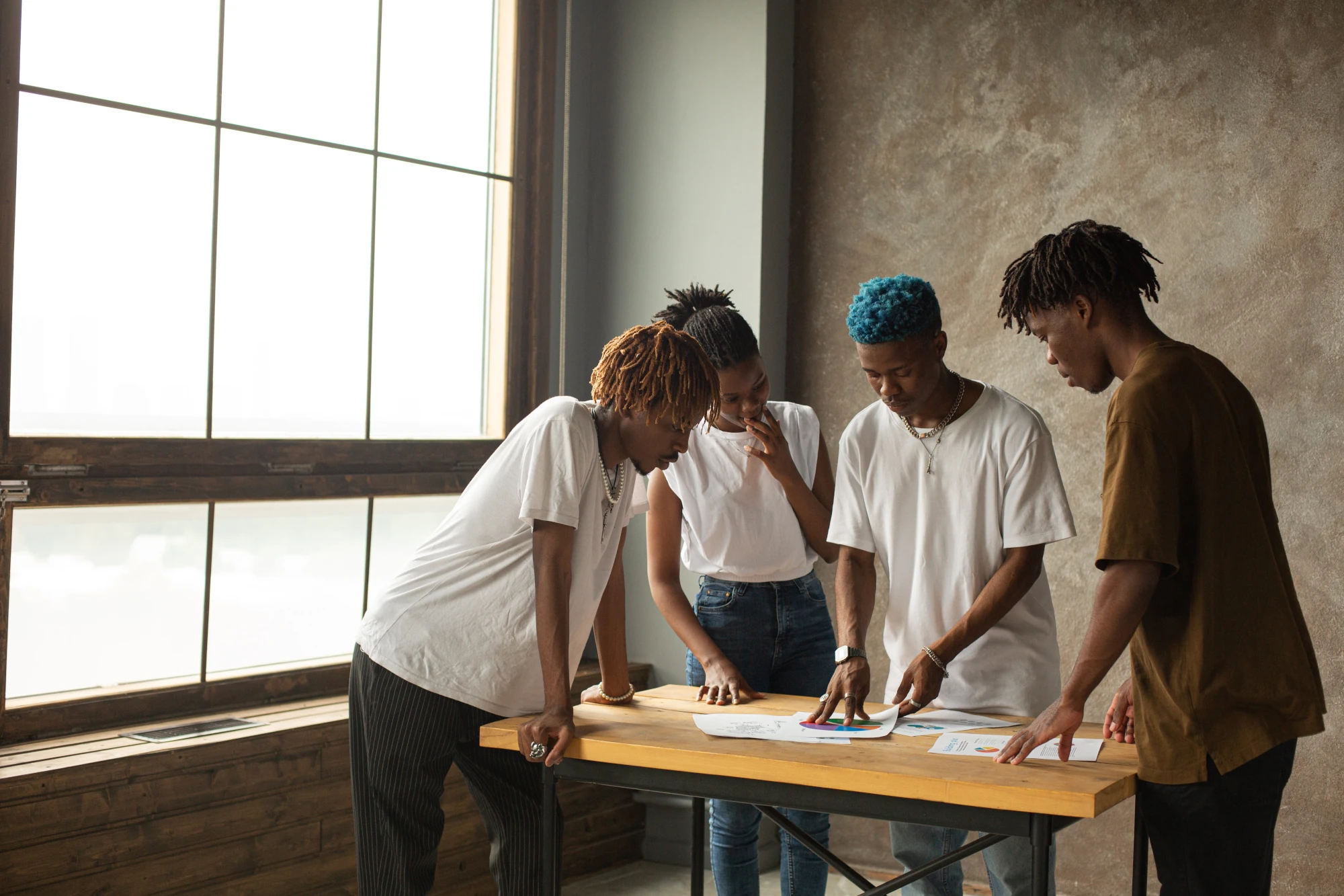 Photo: team collaborating.